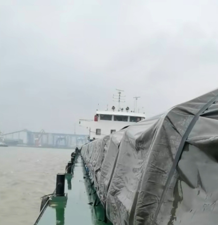  www.船舶交易.com·船舶交易网货船·散货船 南通运维处找船,找货网,船舶寄售,船舶求购发布,开具船舶交易发票二手船舶信息2011年92米川江标船J1库区货船·散货船找船,找货网,船舶寄售,船舶求购发布,开具船舶交易发票 